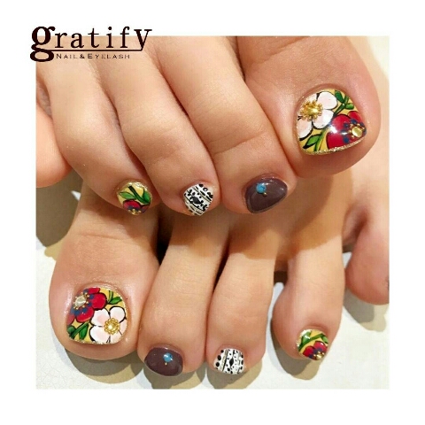 Gratify 秋フットネイル