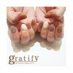 （gratify）ブラウンお洒落ネイル