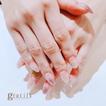 (gratify)シンプルでも存在感のあるラメでのグラデーションネイル