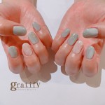 (gratify)淡いブルー系のオフィスネイル