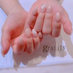 (gratify)シンプルお花ネイル